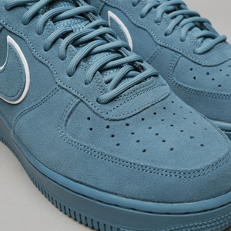 мужские синие кроссовки Nike Air Force 1 '07 LV8 Suede AA1117-400 - цена, описание, фото 3